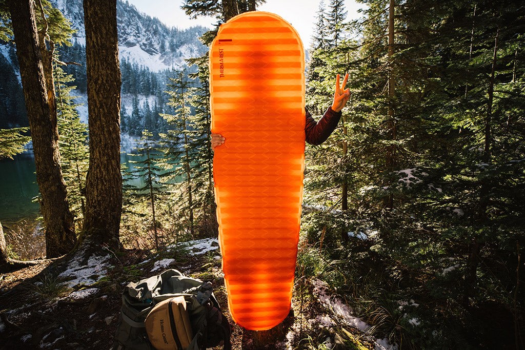 standing with self inflating sleeping pad, Picture